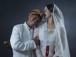 8 Foto Pengantin Jawa Viral, Beda Warna Kulit Bukti Cinta Tak Pandang Fisik