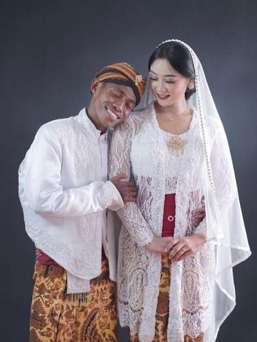 Pasangan Arum Puspitasari dan Makruf, viral di media sosial.