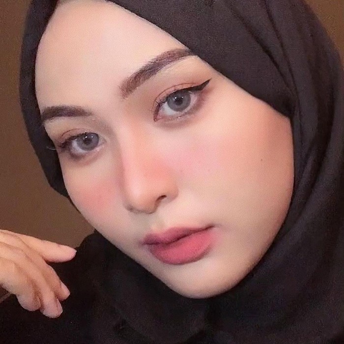 Pembunuhan Elisa Pandeglang ramai dibicarakan. Diketahui, korban dibunuh oleh mantan pacarnya, Riko dengan cara dihantam menggunakan kloset.