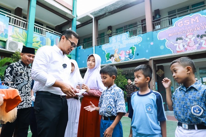 Pemkot Berikan Bantuan Pendidikan ke 1.039 Siswa SD se-Tangsel