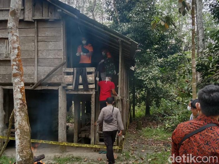 Penemuan mayat petani karet di Merangin, Jambi.