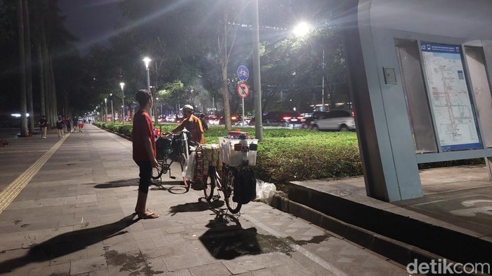 PKL di Jalan Sudirman, Jakarta Pusat