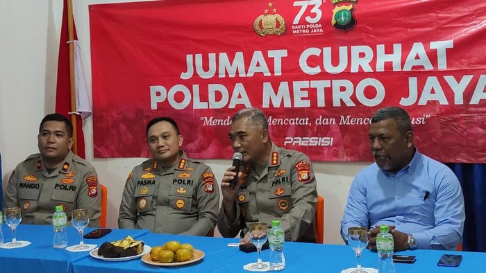 Polres Jakbar dengar curhatan warga Kota Bambu Utara dalam program Jumat curhat