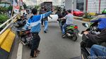 Aksi Nekat Bajaj Obesitas di Jalanan Ibu Kota