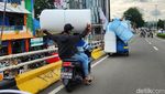 Aksi Nekat Bajaj Obesitas di Jalanan Ibu Kota