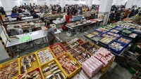 Festival yang digelar selama satu bulan ke depan mulai jam 18.00-05.00 WIB tersebut merupakan ajang promosi pindahnya pasar kue subuh dari Senen Jaya Blok 5 ke area parkir gedung Senen Jaya 1 dan 2.     
