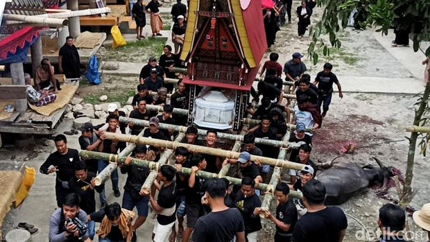 Ritual Ma'paola dalam Rambu Solo