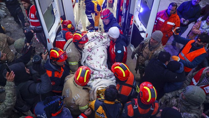 Bak Keajaiban, Momen Dramatis Korban Gempa Turki Selamat usai Tertimbun 5 Hari