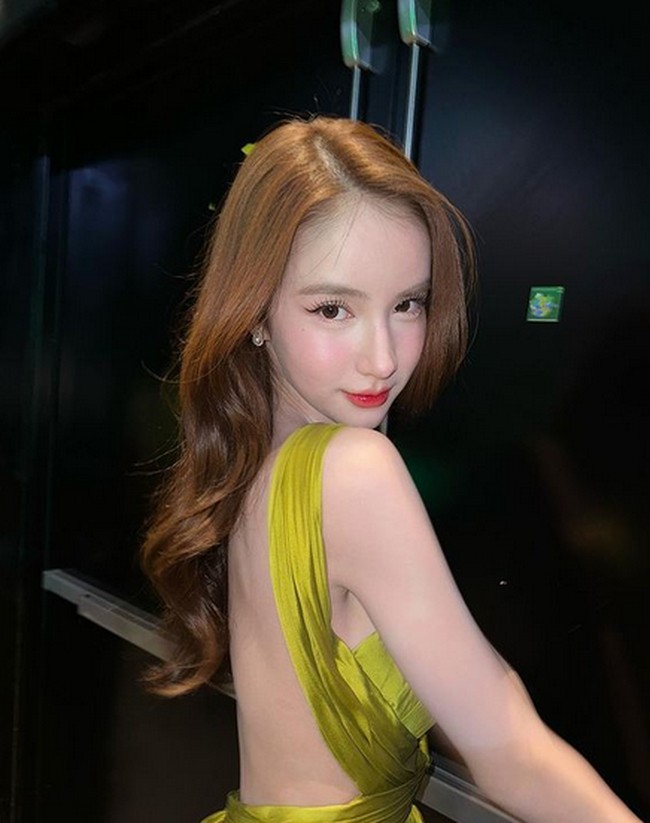 Sebelum memenangkan kontes kecantikan transgender itu, Rinrada sudah merambah dunia modelling dan akting. Dia membintangi serial televisi Lovesick: The Series pada 2015.Foto: dok. Instagram/@yoshirinrada