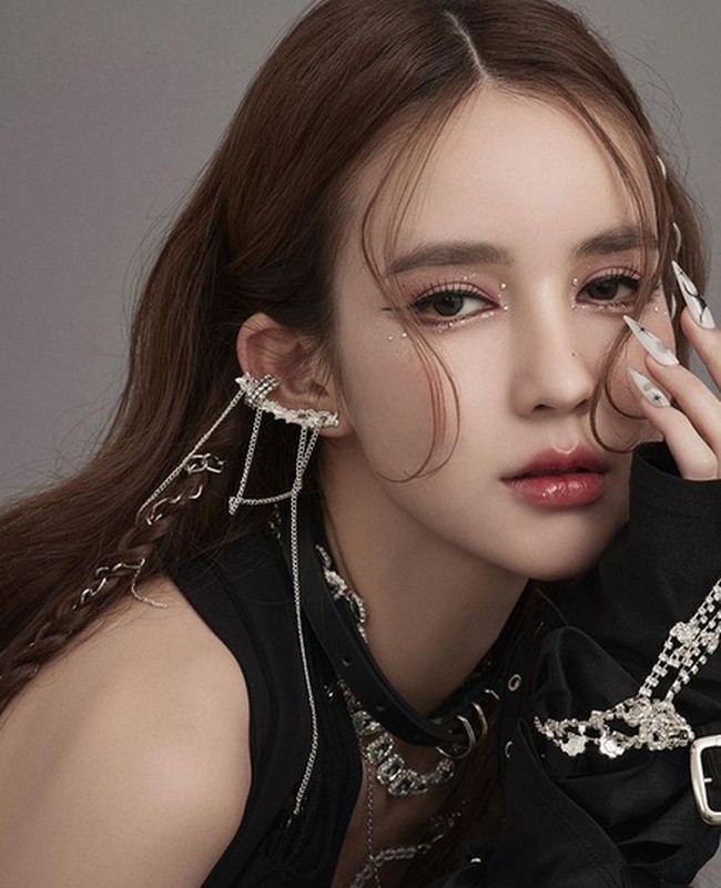 Yoshi disebut-sebut belum melakukan operasi kelamin saat mengikuti ajang Miss Tiffany Universe 2017. Foto: dok. Instagram/@yoshirinrada