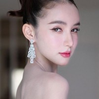 Yoshi Rinrada tidak kalah cantik dari Nong Poy. Yoshi juga disebut sebagai transgender tercantik di Thailand. Foto: dok. Instagram/@yoshirinrada
