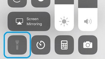 Logo atau ikon aplikasi senter di smartphone, ide gambarnya adalah senter zaman dulu dengan batang yang panjang. Foto: The Cultural Tutor/Twitter