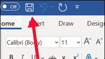 Ikon save di MS Word adalah bentuk dari floppy disk, benda yang sudah punah bertahun-tahun lalu. Generasi Z sepertinya tidak pernah melihat benda ini. Foto: The Cultural Tutor/Twitter