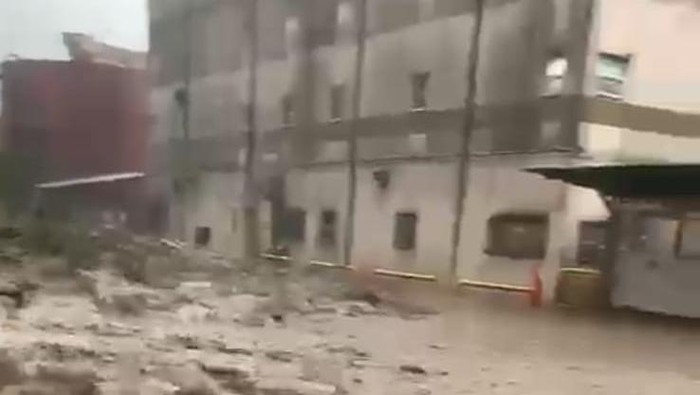Banjir bandang dan longsor di PT Freeport Indonesia di Distrik Tembagapura, Kabupaten Mimika, Papua Tengah.