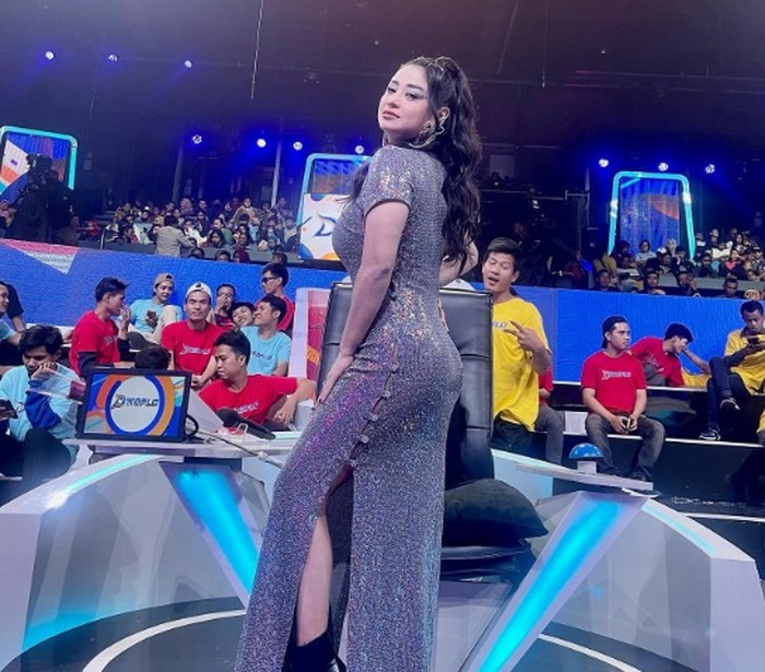 Dewi Perssik Dewi Perssik