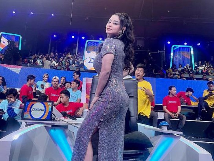Dewi Perssik