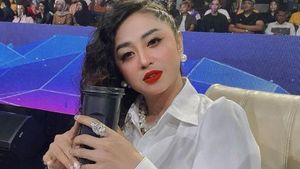 Dewi Perssik Enggan Tanggapi Kabar Angga Wijaya Umrah Bareng Seorang Wanita