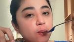 Dewi Perssik Dilamar Pilot, Ini Momennya Saat Makan Bekal dan Dessert