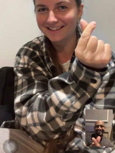 Foto Radzi seorang pemandu wisata di Malaysia, menjalin hubungan dengan bule asal Polandia viral di media sosial.