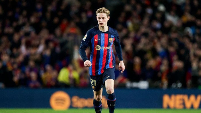 BARCELONA, SPAIN - FEBRUARY 5: Frenkie de Jong of FC Barcelona during the La Liga Santander  match between FC Barcelona v Sevilla at the Spotify Camp Nou on February 5, 2023 in Barcelona Spain (Photo by David S. Bustamante/Soccrates/Getty Images)