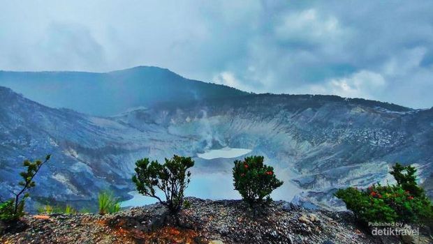 Gunung Tangkuban Parahu, Pesona Alam dengan Kawah Eksotis