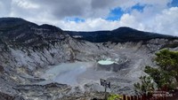 Gunung Tangkuban Parahu dengan 13 Kawah Eksotis