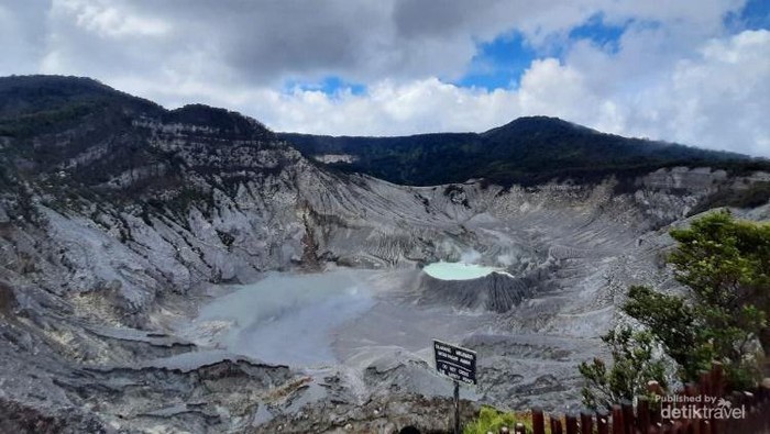 Gunung Tangkuban Parahu, Pesona Alam dengan Kawah Eksotis