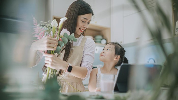 Pakar Parenting Sebut Peran Tante Krusial dalam Pengasuhan Anak Perempuan