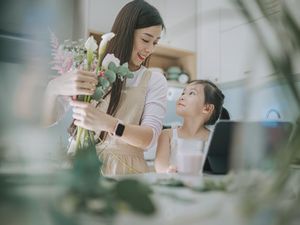 Pakar Ingatkan Kehadiran Orang Tua Bagi Anak, Tak Sekadar Batasi Gawai