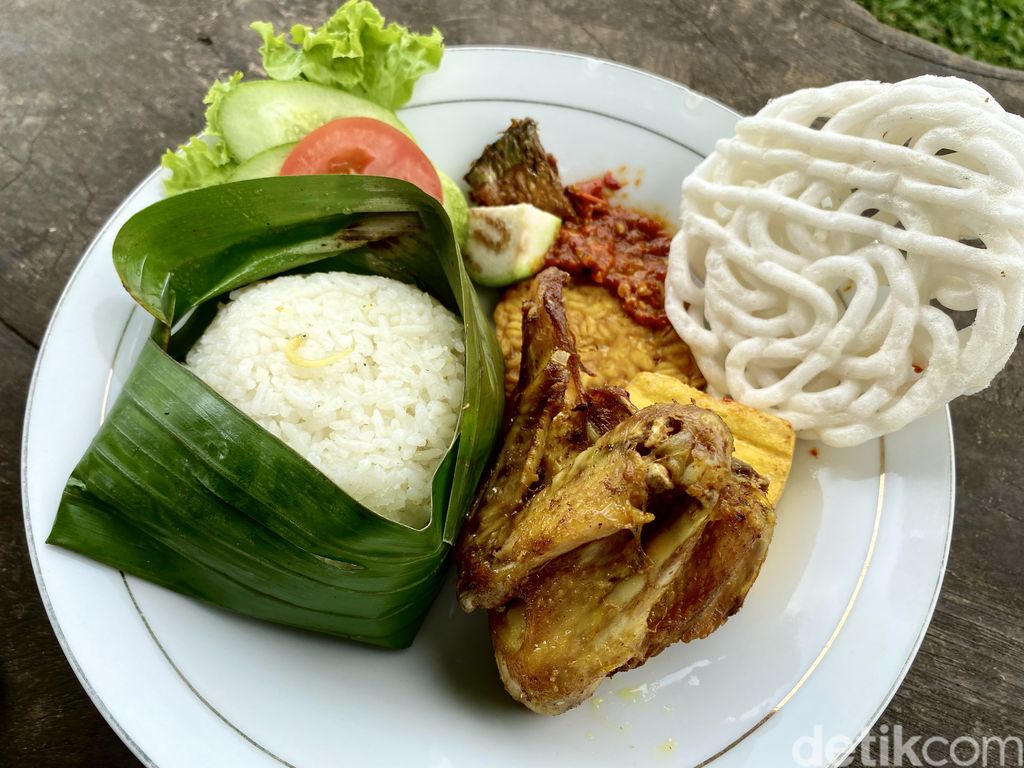 Kafe D'Pakar di Dago Pakar, Bandung yang cocok untuk nongkrong di akhir pekan.