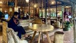 Menikmati Sejuknya Udara Dago di Kafe DPakar Sambil Makan Nasi Liwet