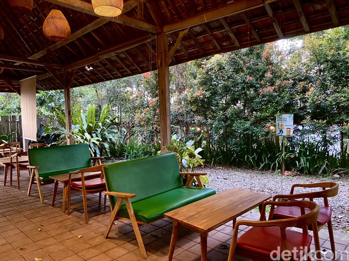 Kafe D'Pakar di Dago Pakar, Bandung yang cocok untuk nongkrong di akhir pekan.