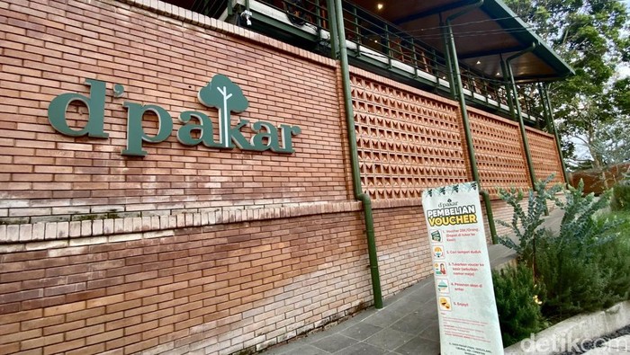 Kafe DPakar di Dago Pakar, Bandung yang cocok untuk nongkrong di akhir pekan.