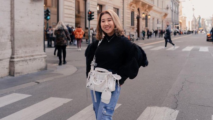 Kiky Saputri Dibully gegara Gelambir, Normal Nggak Sih Punya Lipatan Perut?