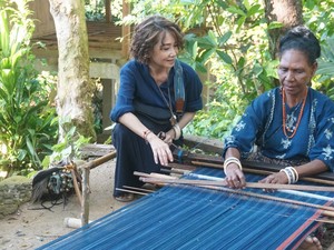 Pendopo, Merek Usaha Kawan Lama Group Dampingi Penenun Ikat Sikka NTT