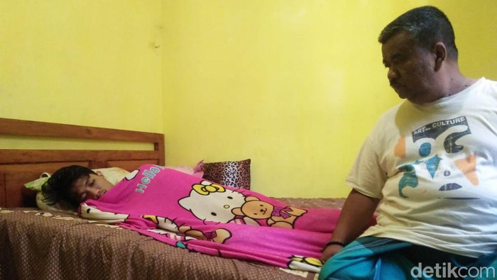 Korban pengeroyokan di Jember masih terkulai di tempat kasur