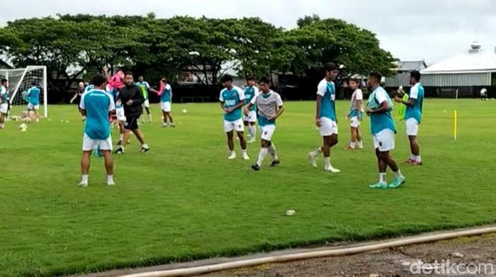 Latihan terakhir PSM Makassar di Lapangan Bosowa Sport Center (BSC) jelang melakoni laga away menghadapi Persib Bandung di pekan ke-24 Liga 1 2022/2023.