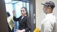 Rumah Celine Evangelista juga memiliki lift untuk mempermudah aksesnya. Foto: YouTube