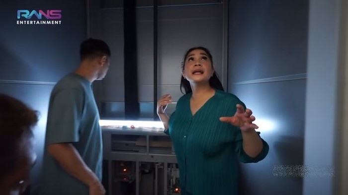 Lift di Rumah Artis Lift di Rumah Artis