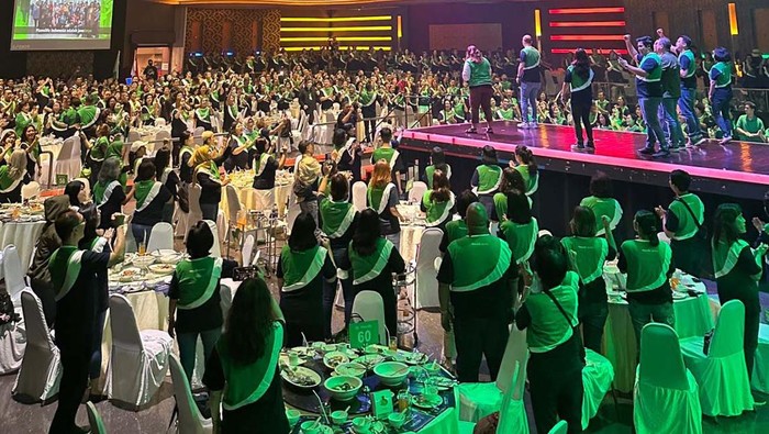 Manulife Indonesia Gelar Agency Kick Off di Bangkok Manulife Indonesia merayakan pencapaian tahun 2022 melalui Agency Kick Off yang pertama kalinya di luar negeri. Acara tersebut digelar di Bangkok.