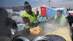 Melihat Kerja Keras Relawan di Dapur Umum Gempa Turki