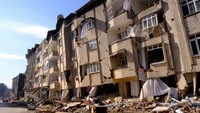 Sebagian besar gedung yang runtuh dibangun sebelum 1999, saat gempa gempa berkekuatan magnitudo 7,6 melanda Marmara. REUTERS/Emilie Madi.