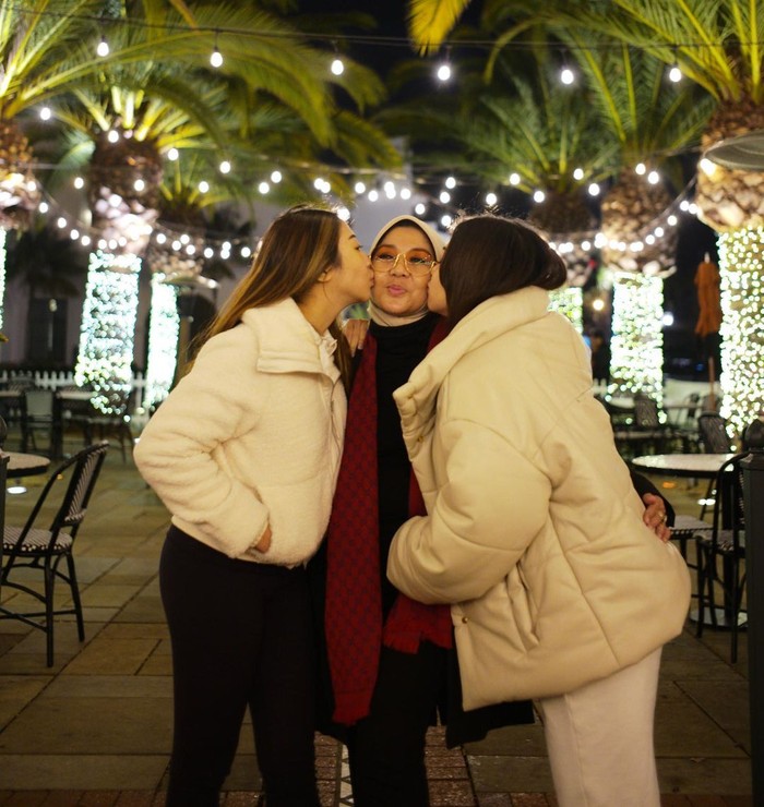 Nikita Willy dan Ibunda