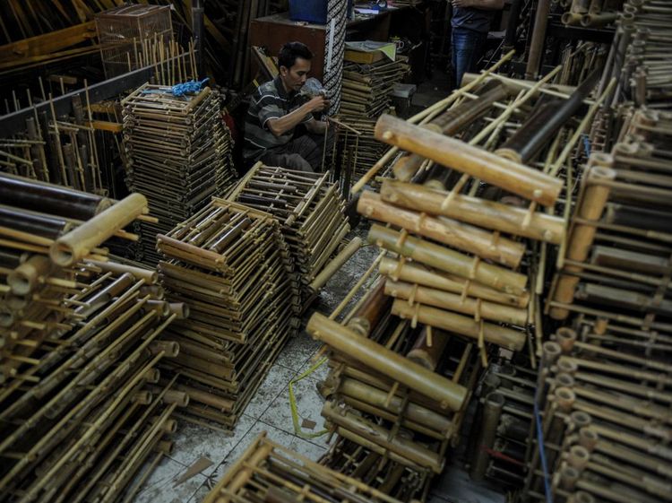 Melihat Produksi Saung Angklung Udjo