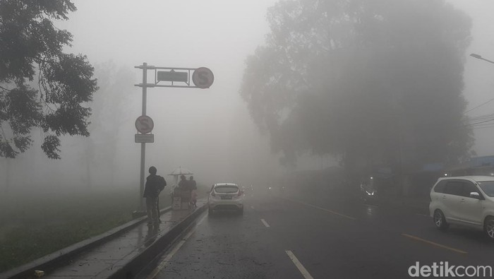 Puncak berkabut (Muchamad Sholihin/detikcom)