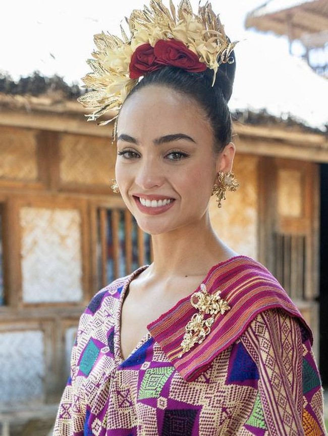 R’Bonney Gabriel mengungkapkan kekagumannya terhadap tenun dan warga Lombok yang sangat ramah.  Foto: Instagram/@rbonneynola