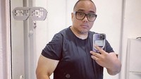 Melalui akun Instagram pribadi @saykoji, ia membagikan potret bersama dokter gizinya, dr Feni Nugraha, MARS, MGz, SpGK. (Foto: Instagram @saykoji)