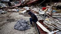 Jumlah korban meninggal pun diprediksi akan terus bertambah. Kepala Koordinator Kemanusiaan PBB Martin Griffiths memperkirakan korban gempa Turki dan Suriah bisa mencapai 50 ribu jiwa. REUTERS/Guglielmo Mangiapane.
