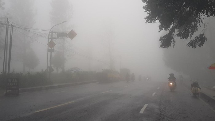 Situasi Jalan Raya Puncak, Bogor, berkabut tebal (Istimewa)