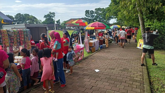 Suasana CFD Tabanan di sekitar Lapangan Alit Saputra pada Minggu (12/2/2023). (chairul amri simabur/detikBali)